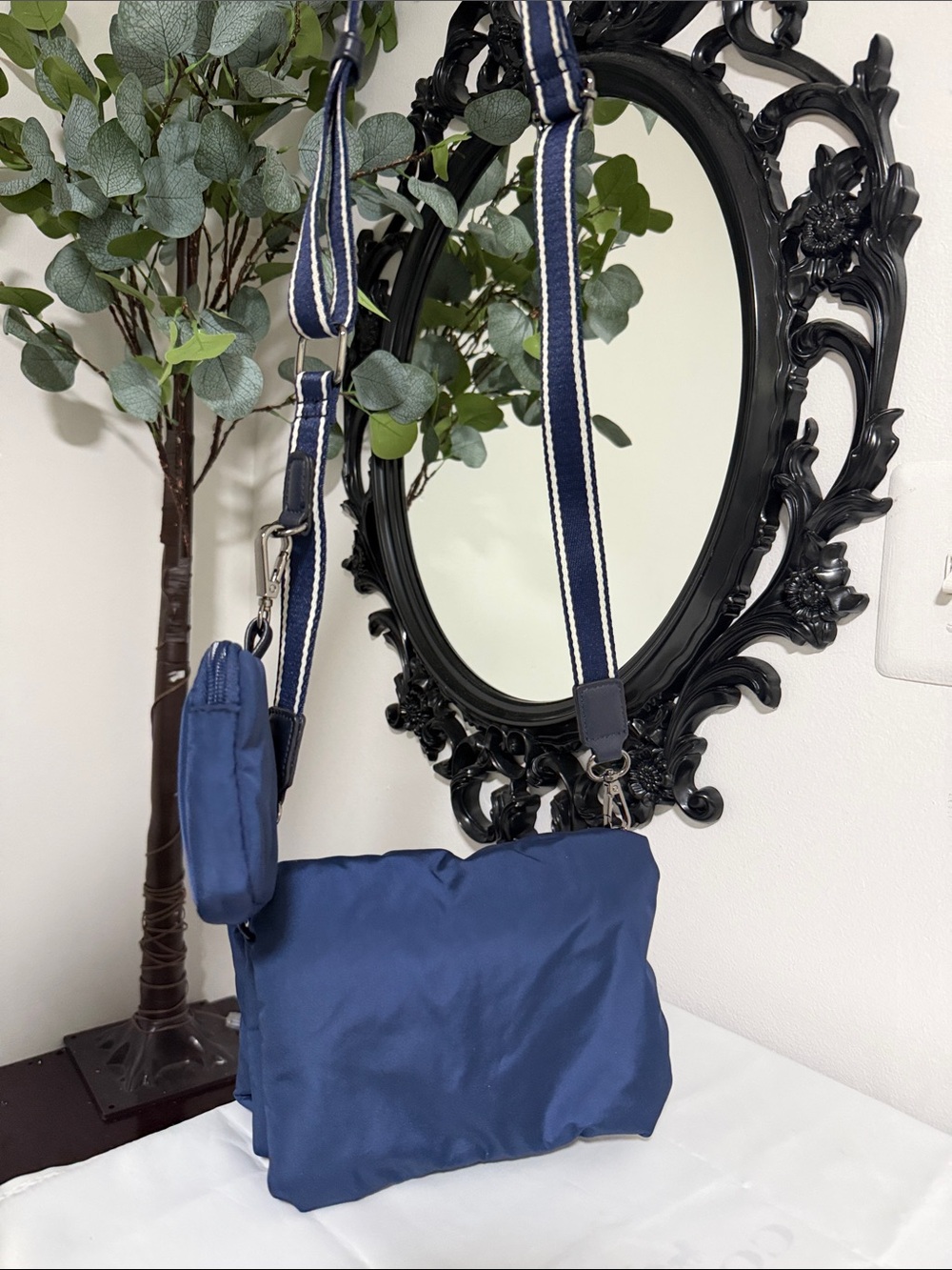CHICO’S Navy Crossbody Bag with Adjustable Stripe Strap / pouch 😎🥹
